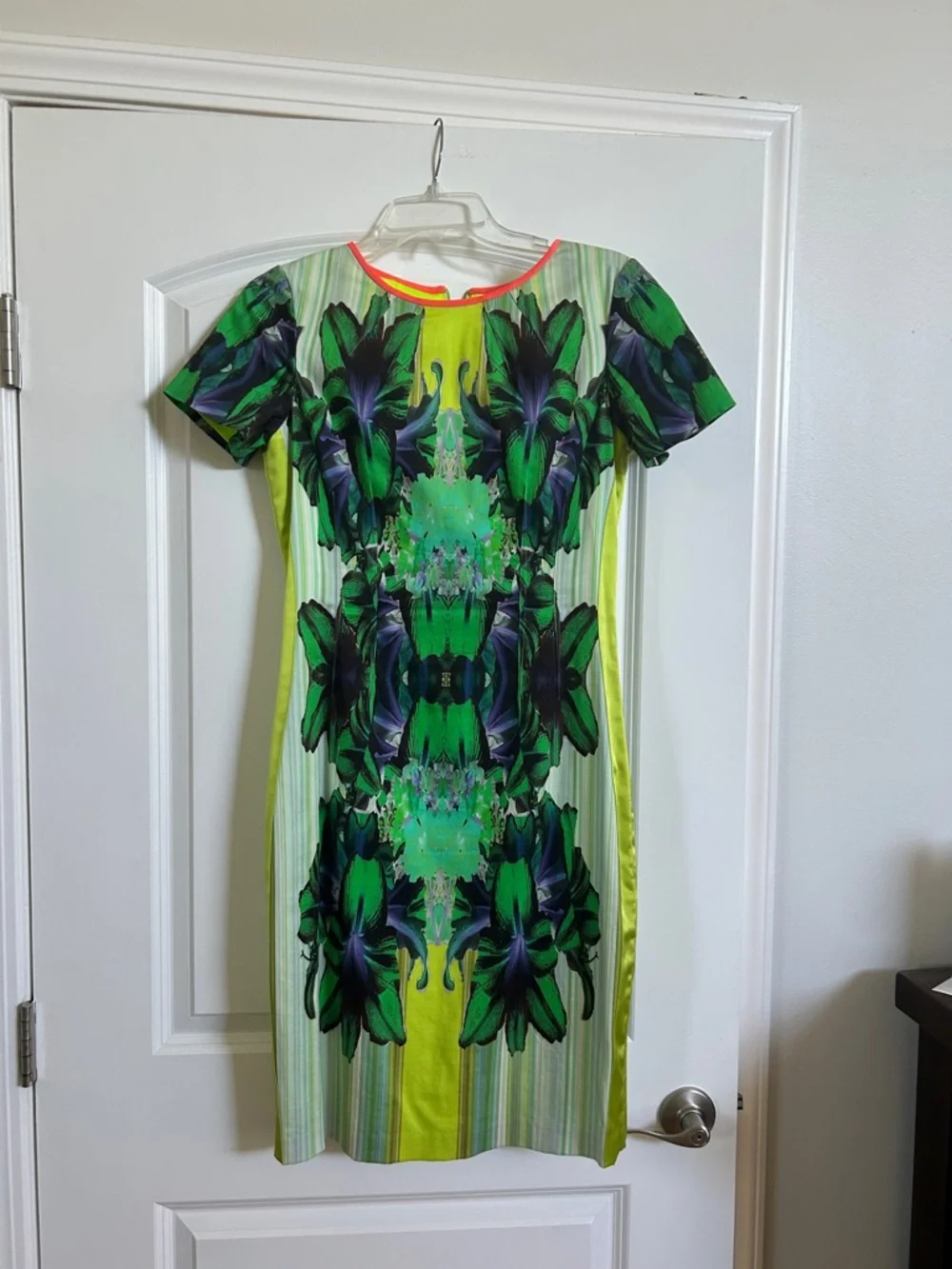 Elie Tahari orchid sheath dress size 8